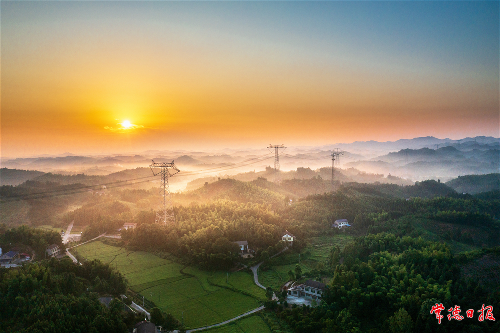 陳世龍-美麗鄉(xiāng)村的早晨-1.jpg