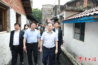 周振宇在全市自建房安全整治工作第二次現(xiàn)場(chǎng)推進(jìn)會(huì)上強(qiáng)調(diào)：扎實(shí)推進(jìn)自建房安全專項(xiàng)整治 堅(jiān)決守住安全發(fā)展底線