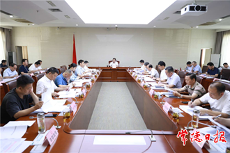 周振宇在全市污染防治攻堅(jiān)戰(zhàn)“夏季攻勢(shì)”暨大氣污染防治工作現(xiàn)場(chǎng)推進(jìn)會(huì)上強(qiáng)調(diào) 真抓實(shí)干務(wù)實(shí)作為 切實(shí)改善生態(tài)環(huán)境質(zhì)量