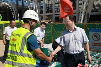 周振宇慰問鐵路建設者并調(diào)度高鐵建設強調(diào)　把常益長高鐵常德段建設成為精品工程