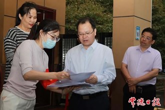 周振宇督導(dǎo)森林防滅火、建筑施工安全等工作時(shí)強(qiáng)調(diào)：嚴(yán)格落實(shí)值班值守制度 以辛苦指數(shù)換來(lái)一方平安