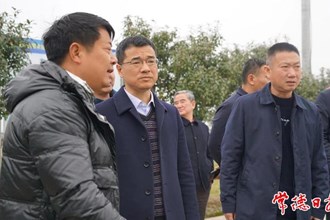 市領(lǐng)導(dǎo)調(diào)研災(zāi)后農(nóng)業(yè)生產(chǎn)恢復(fù)工作