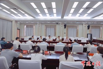 羅毅君參加基層黨組織黨紀(jì)學(xué)習(xí)教育座談會