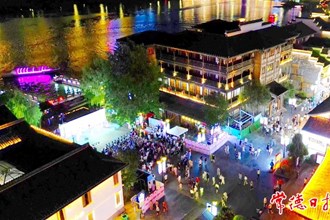 “醫(yī)心向黨”健康科普文藝晚會(huì)唱響常德河街